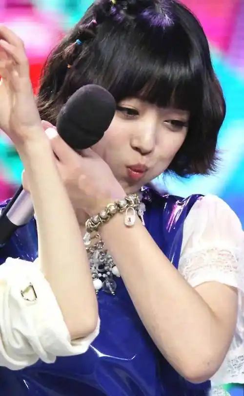 还记得那年《开心大本营》的崔雪莉吗?那样的笑容再也见不到了!