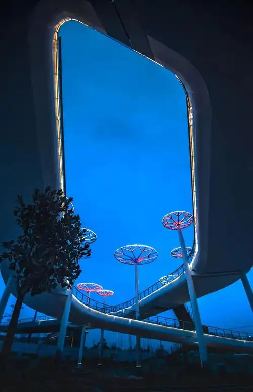 成都新添一座艺术天桥超美