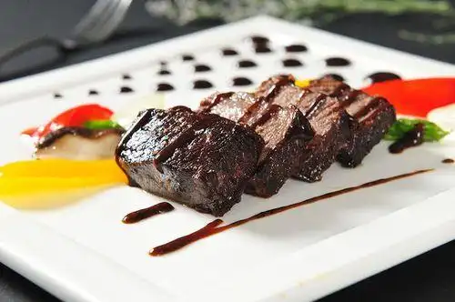 红酒牛排图片晚餐