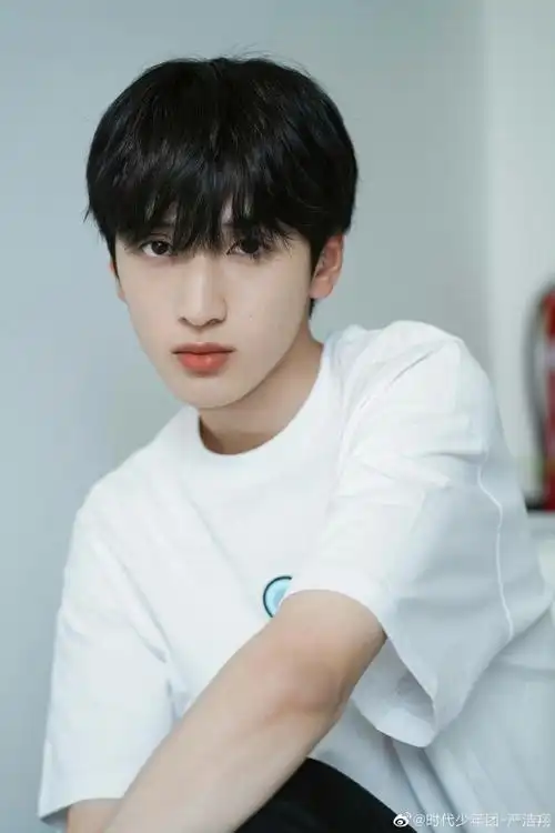 严浩翔考入2022级北电表演实验班#恭喜我们时代少年团严浩翔进入钡珑