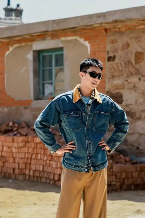 黄景瑜皮衣机车造型