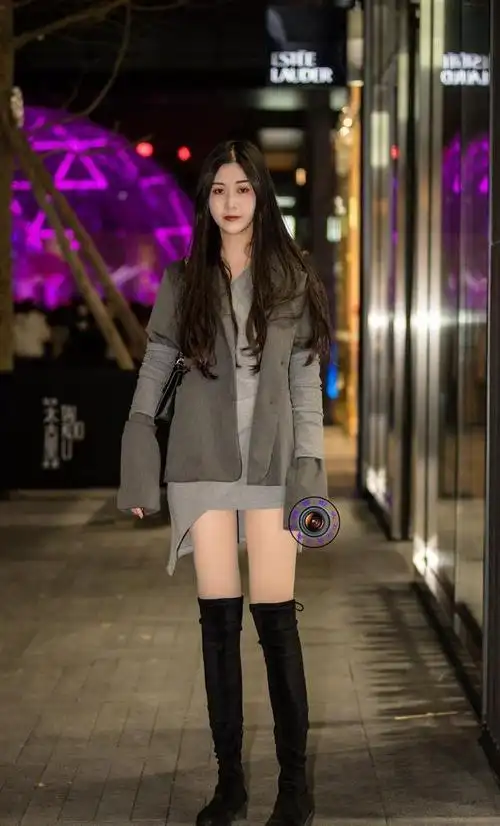 高筒靴花样繁多美女精挑细选认真搭配让衣服和鞋子更有契合度