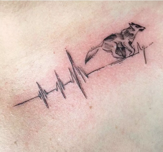 郑州纹身小编分享心电图心不死爱不止