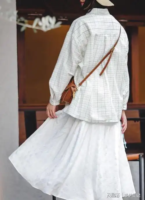 自愈的森系穿搭这件泡泡纱格纹衬衫让你享受清新自然的气息