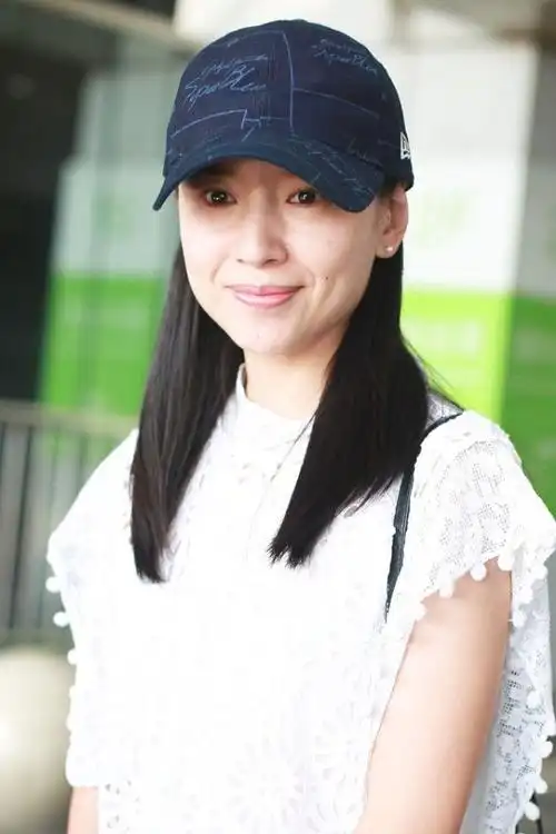 董洁就算变老也很真实,素颜直面镜头,虽然法令纹明显,却不丑