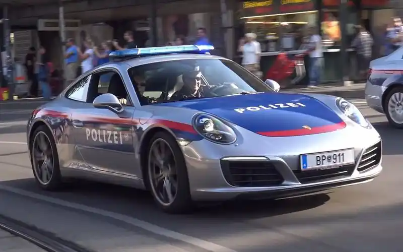 奥地利保时捷911警车