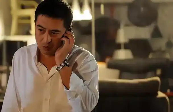 回顾张嘉译:被前妻骂"软饭男",二婚娶王海燕家庭事业双丰收