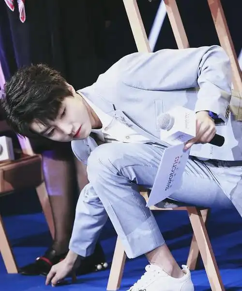 有种原生态叫做王俊凯的腿毛露出脚踝的瞬间太man了