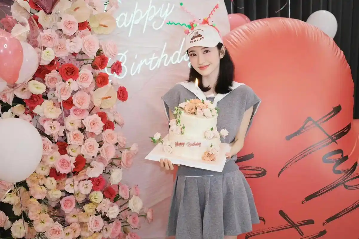 景甜生日照,看着好有富贵.