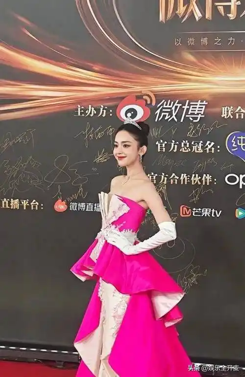 微博之夜,最尴尬的不是迪丽热巴,而是古力娜扎_流量_合作_作品