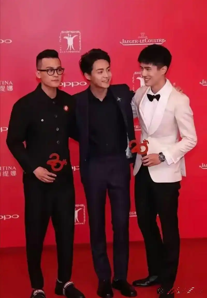 刘昊然,马天宇和欧豪站在一起时,虽然他们的颜值和身高都挺接近的,但