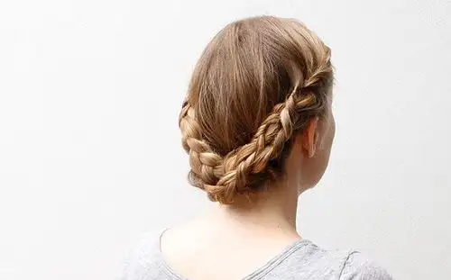 三分钟教你扎头发: 麻花辫盘发