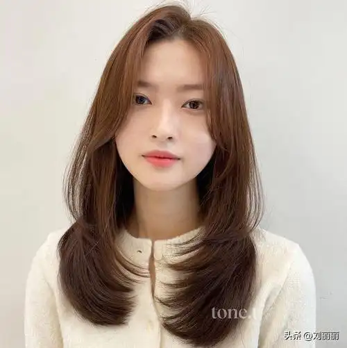 空气八字发型教程图片(2款自剪万能刘海772款蓬松高颅顶打理教程)