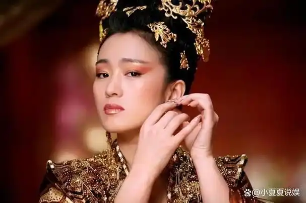 回顾艺术节上巩俐这一笑我才发现她走上了女演员的另一条大道