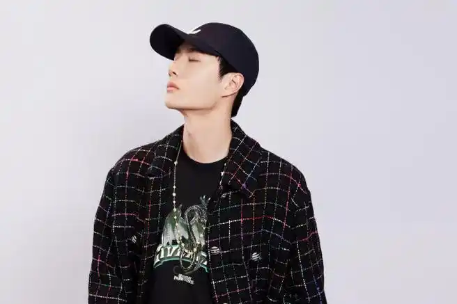 王一博换新棒球帽##王一博将帽子进行到底##王一博看到热烈街蔚的