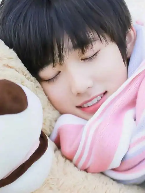 宋亚轩小时候的图片