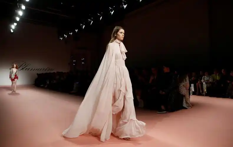 米兰时装周blumarine品牌时装秀