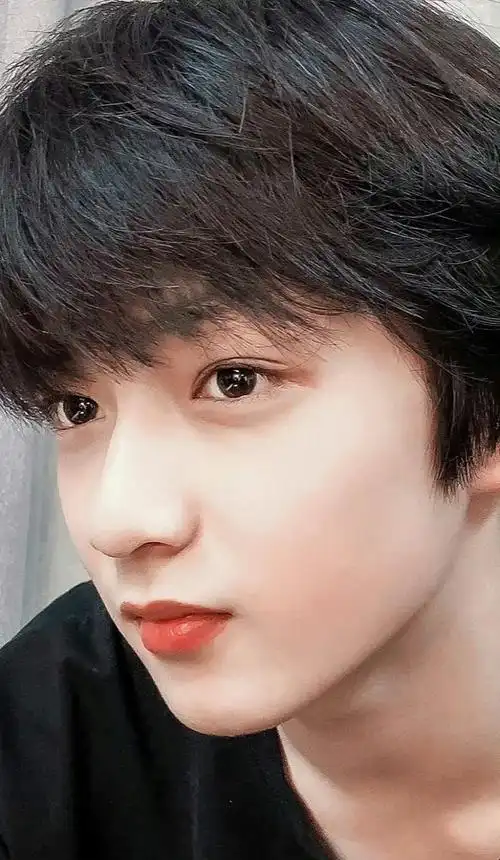 刘耀文从小就拥有一双美丽的眼睛