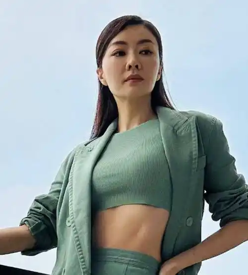 熊黛林霸气回怼:我最美!生双胞胎后瘦出马甲线_身材_网友_腹部