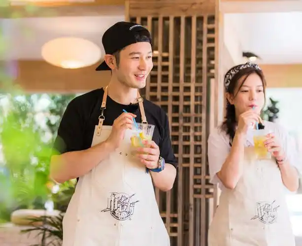 赵薇《中餐厅》黄晓明互怼 大学画风可不敢跟我对着来 - 剧情啦