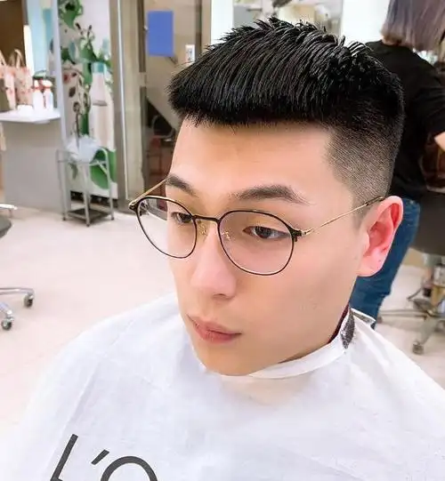 剪发不要只会说"稍微剪短",2020男生流行发型参考,越剪越帅气