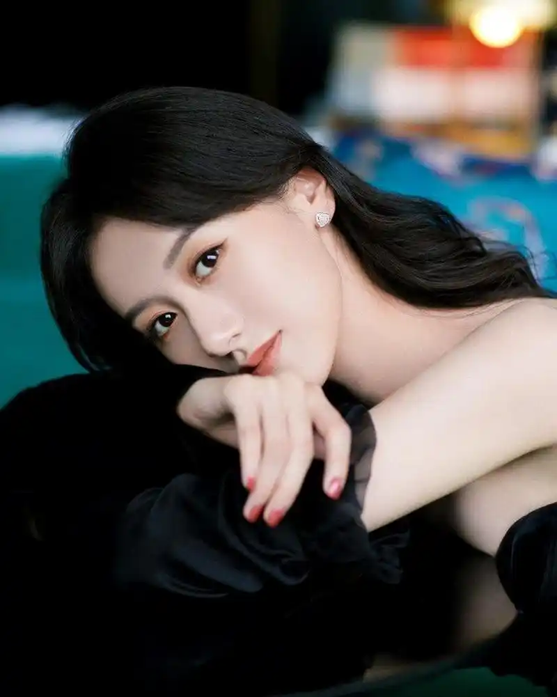 想娶赵丽颖,又忘不了袁冰妍,心里却住着杨幂,怀里搂着却是李一桐[流泪