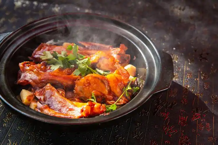 杭州菜(以口味以咸为主,略有甜头的菜系)_摘编百科