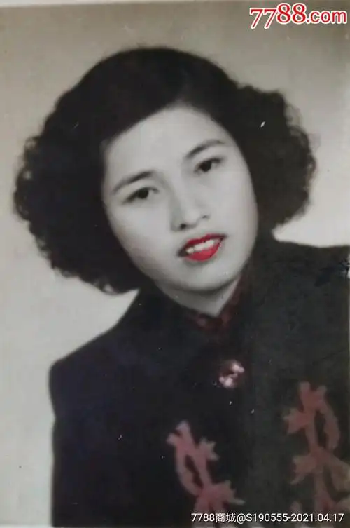 民国烫发美女大来照相馆手工上色老照片一枚