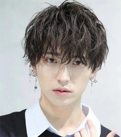 日系学院风发型 男大学生最新发型_男士短发 - 美发站