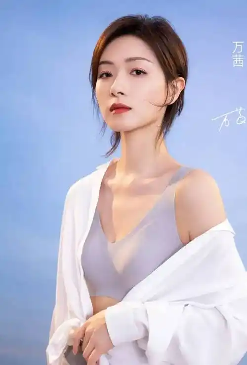 杨幂内衣大片秀美胸精致得像个洋娃娃评论区一片点赞