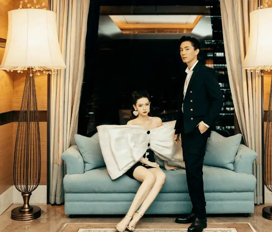 戚薇李承铉携女儿出行,一家三口穿潮装超有范,8岁lucky身高喜人_夫妻