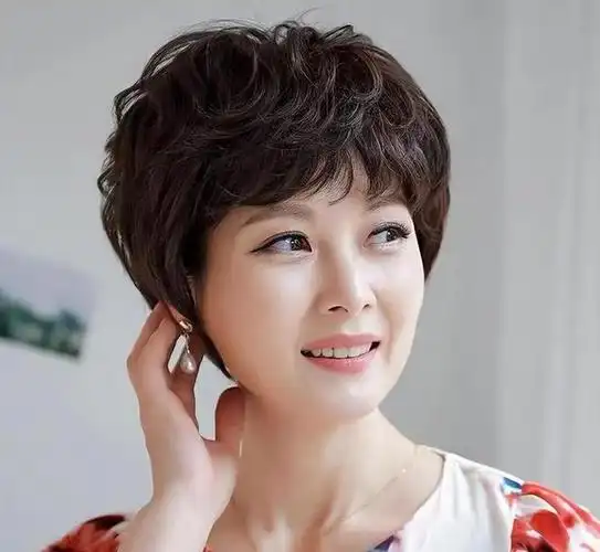 女人上了年纪这3种阿姨发型尽量别留显老不说还没气质