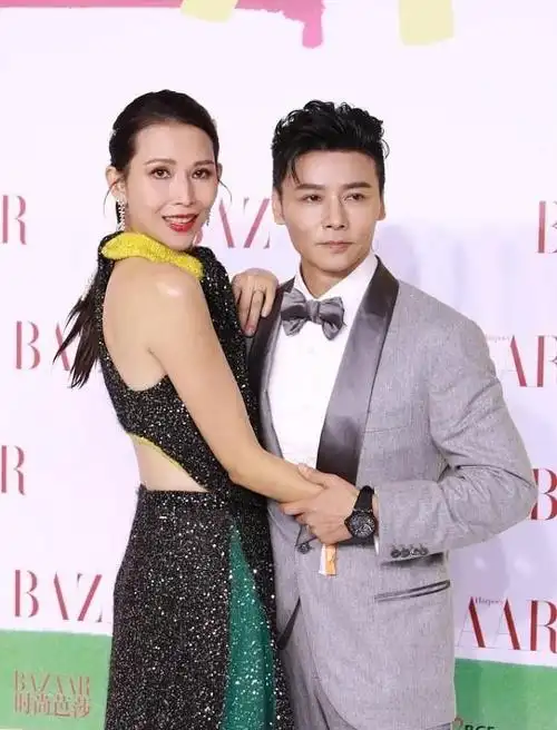 蔡少芬张晋好恩爱啊,男穿西装女穿礼裙,看不出年龄差|张晋|蔡少芬