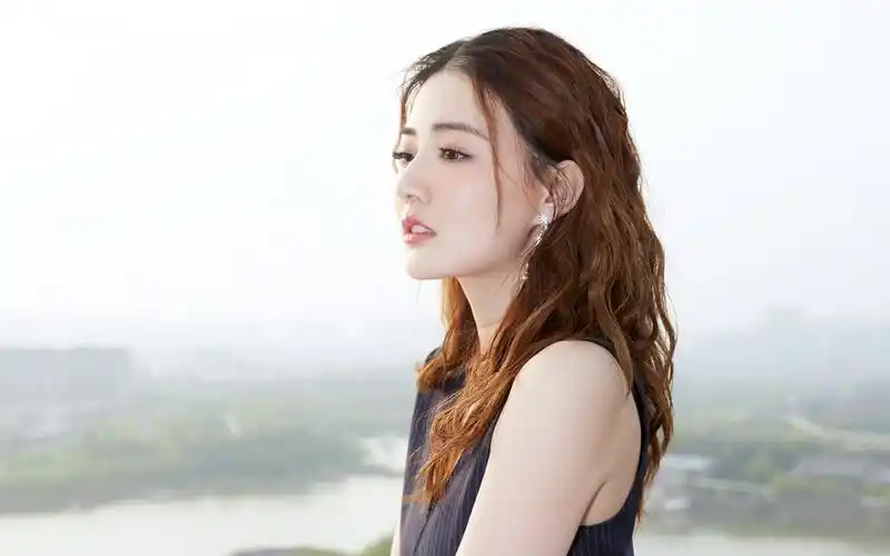 徐璐性感气质照片-美女壁纸-高清美女图片-第3图-娟娟壁纸