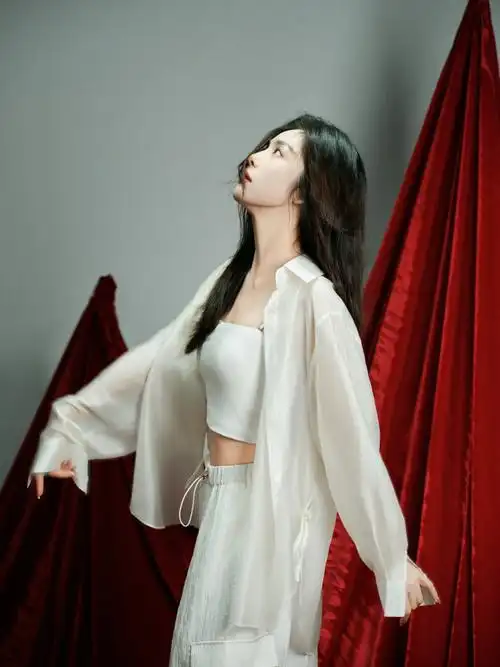 蔡文静回应戚薇##蔡文静白月光造型##蔡文静抹胸吊带