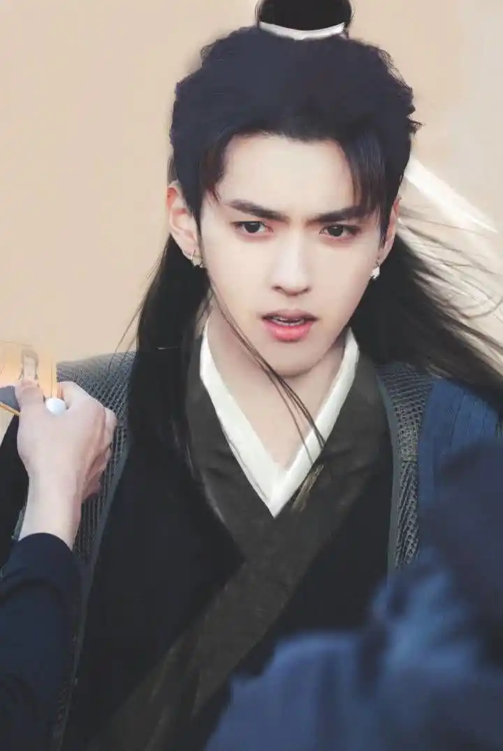 吴亦凡古装我忍了,易烊千玺古装我忍了,看到张艺兴,我忍不了