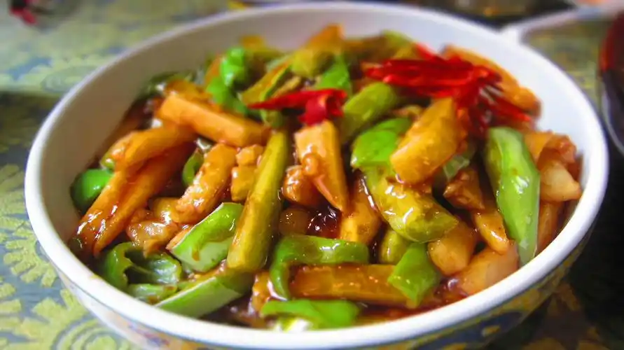 从传说中的东北炖菜到各种小吃,每一餐的分量都是杠杠的!