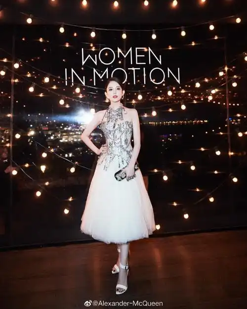 娜扎身着alexander mcqueen 亮相第72届戛纳电影节