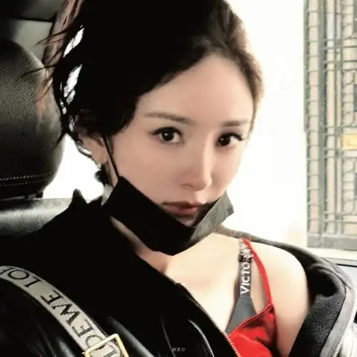 老婆旅行碎片96- 杨幂 头像#杨幂黑色新中式