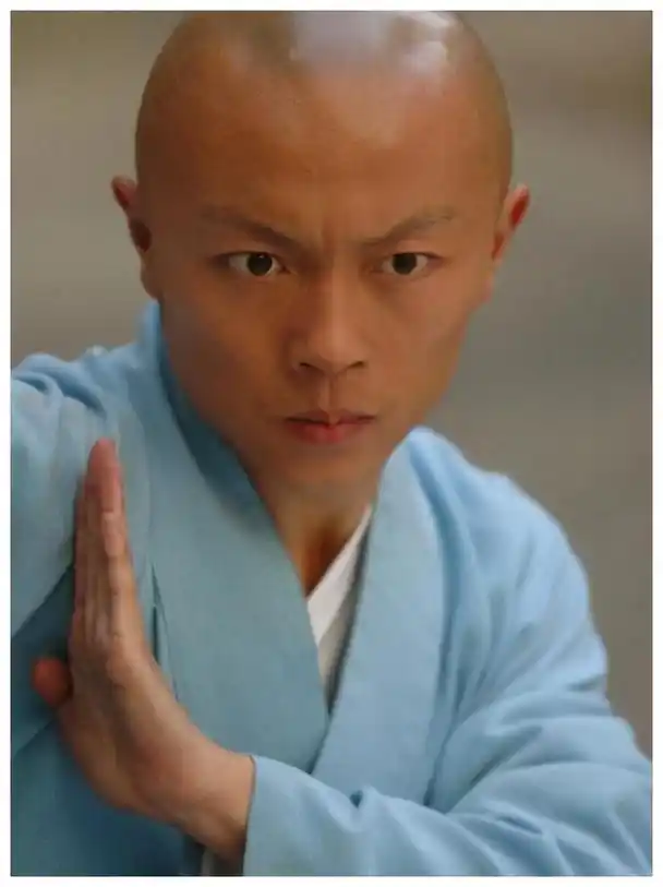 谢苗,曾被称为李连杰"儿子",巅峰时却离开娱乐圈,如今怎样?