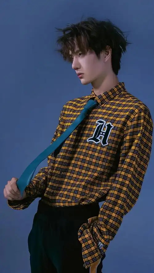 帅气王一博高冷时尚写真,锁屏图片,高清手机壁纸,明星-回车桌面