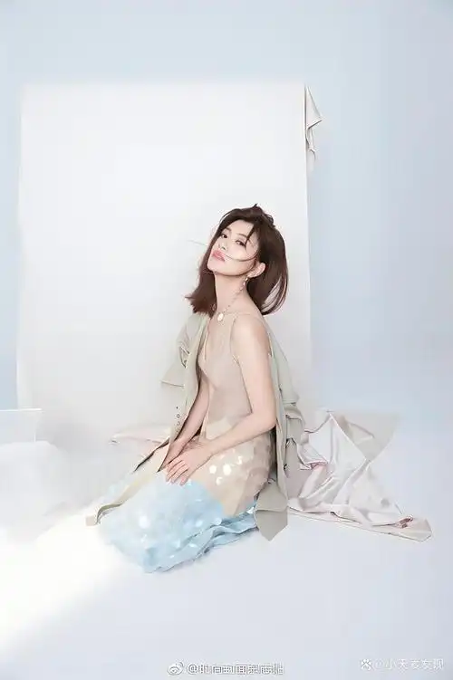 步入49岁门槛的贾静雯,身材保养得如少女般曼妙