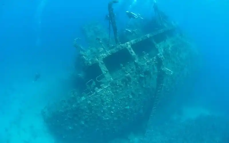 海底沉船高清唯美摄影图片桌面壁纸