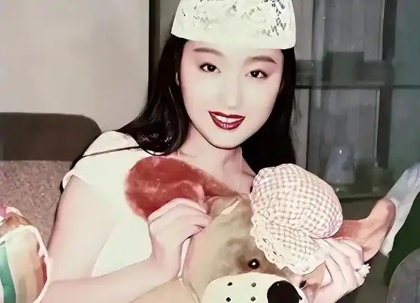 上世纪90年代,毛宁和杨钰莹的合作,凭借一首《心雨》,成为了众人眼中