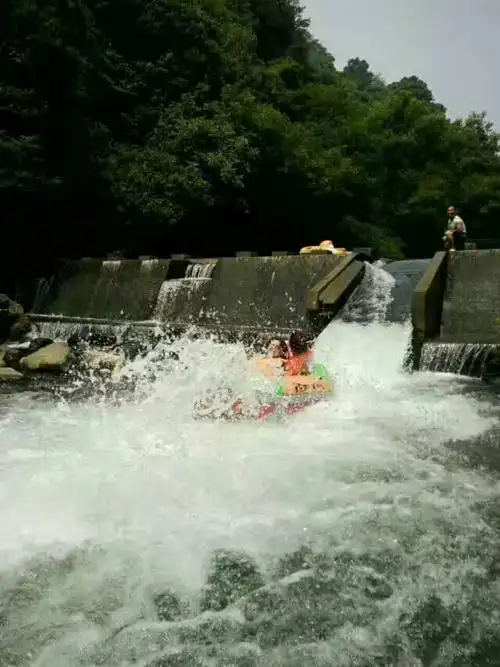 到井冈山漂流时一种享受,您可以亲身接触自然,感受自然!