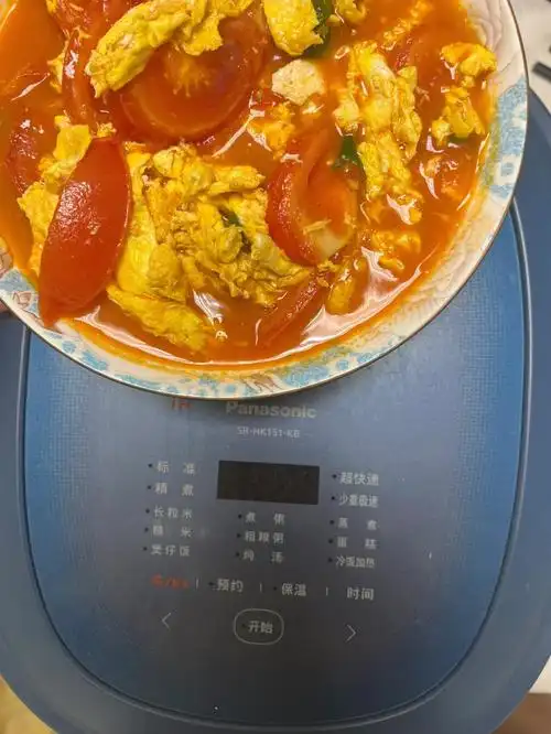 西红柿炒鸡蛋77米饭松下电饭煲