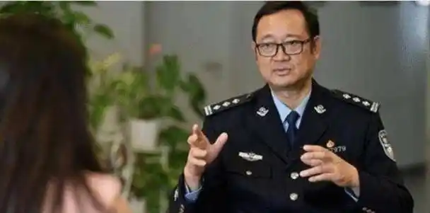 97年谭善爱向英国霸气宣言:你们可以下岗!9年后成基层社区民警