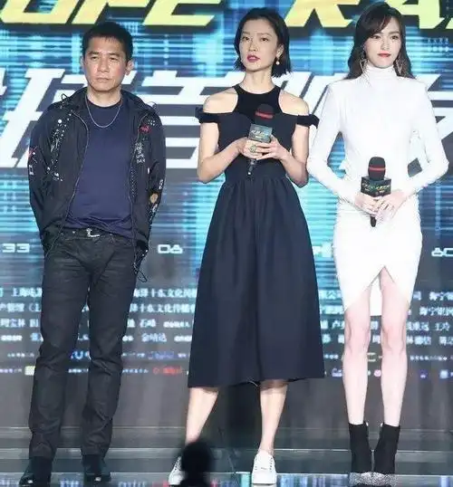 为让梁朝伟不尴尬,杜鹃贴心穿平底鞋!但172的她却踩着恨天高