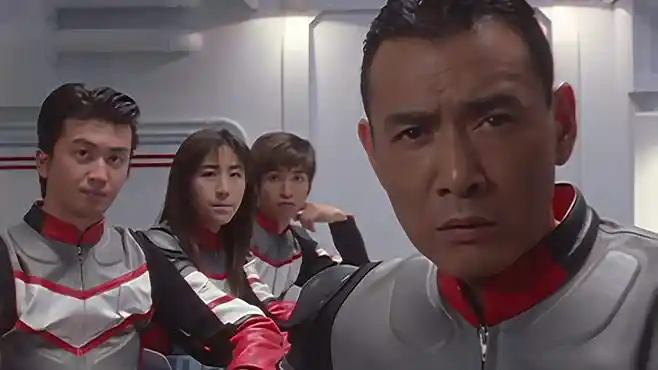 奥特曼:怪兽藏身地底,引起剧烈震动,超级胜利队发现奇怪生物-动漫视频