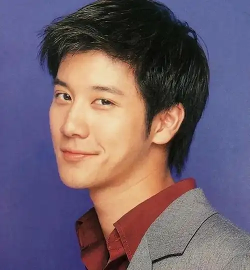 44岁的王力宏晒出新照,差点认不出来